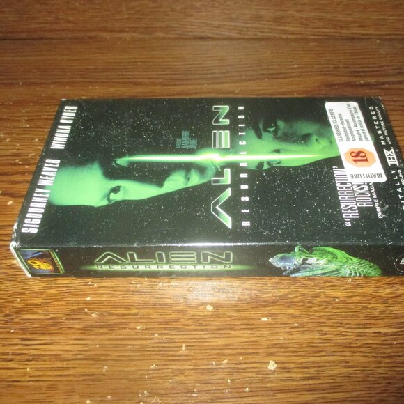 Alien : Resurrection (VHS, 1997) Sigourney Weaver Winona Ryder - Picture 3 of 6
